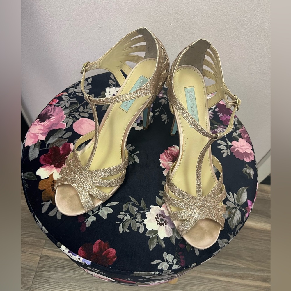 Blue by Betsey Johnson Gold Glitter sandals